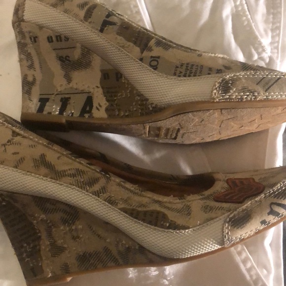 shoes - Picture 3 of 3